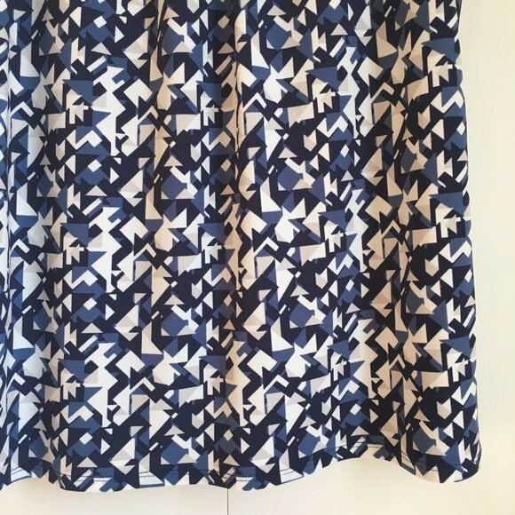 Geometric Stretchy Collar Pleated Tank Top - Picture 4 of 13